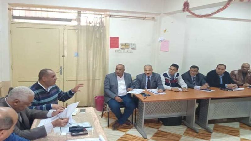 تعليم أسيوط يناقش