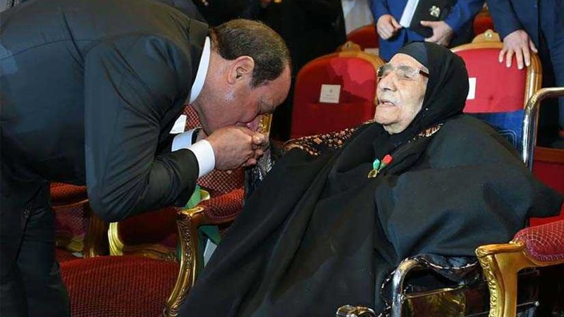 الرئيس الإنسان يضمد