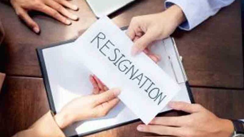 استقالات جماعية من
