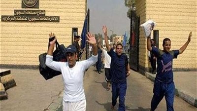 الإفراج عن 413 سجينًا