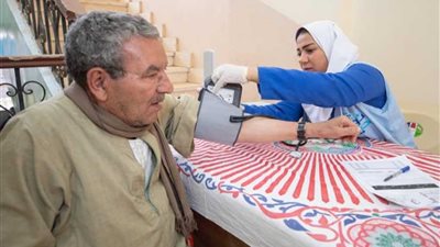 صندوق تحيا مصر : قافلة نور حياة تجري الكشف على 700 مواطن من مركز ناصر ببني سويف