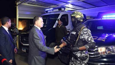 وزير الداخلية يجتمع بالقيادات ويتفقد الخدمات الأمنية بأسوان
