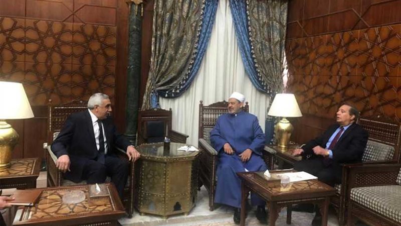 الإمام الأكبر يستقبل