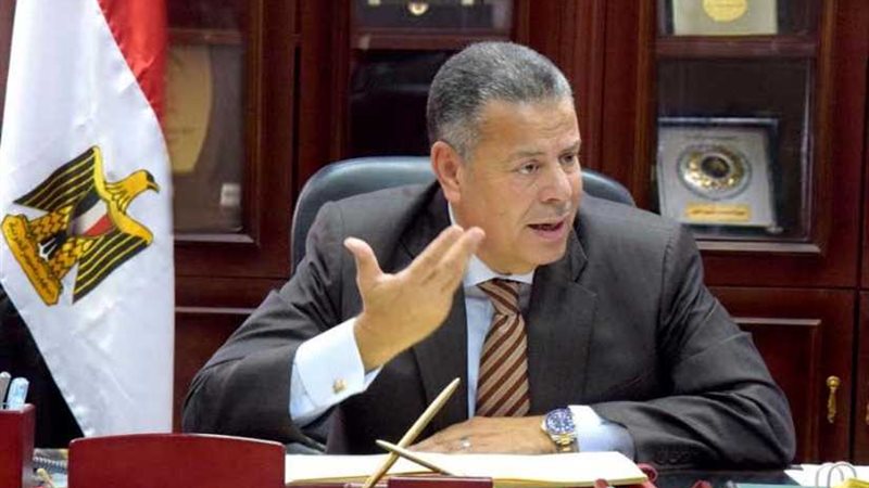 محافظ بني سويف يناقش