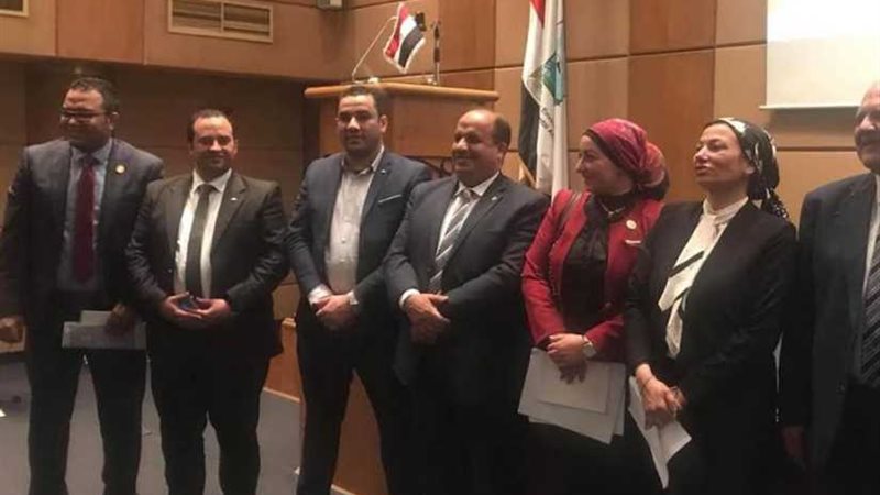 برلماني يلتقي وزيرة