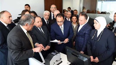 موجز الرابعة..مدبولى يتفقد مركز الخدمات اللوجستية بمطار القاهرة..والنائب العام يأمر بالتحقيق في وفاة مصريين بنيوزيلندا