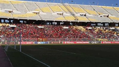 جماهير الأهلي تملأ الملعب في برج العرب قبل مباراة الساورة 