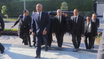 عاجل ..وزير النقل يقيل نائب رئيس هيئة السكة الحديد