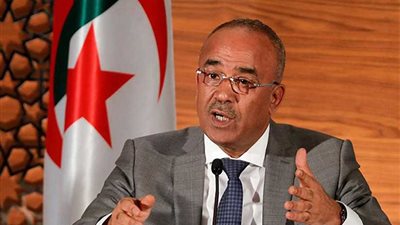 رئيس الوزراء الجزائري يبدأ مشاورات لتشكيل الحكومة الجديدة