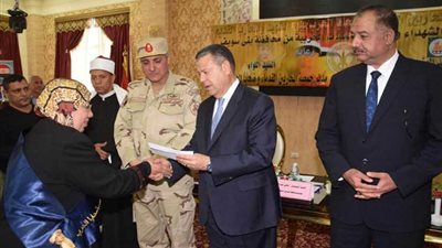 تكريم 155 من أسر شهداء الواجب ببني سويف