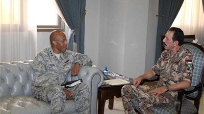 الأردن والولايات المتحدة يبحثان سبل تعزيز التعاون العسكري
