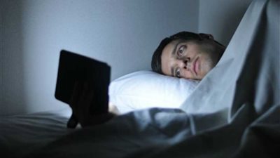 احذر من استخدام الهاتف قبل النوم