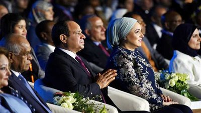 الرئيس السيسي وقرينته يشاركان بالجلسة الختامية لـ 