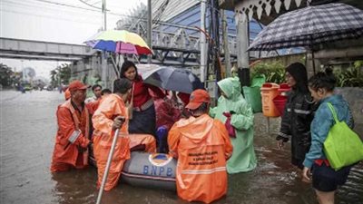 ارتفاع حصيلة ضحايا فيضانات إندونيسيا إلى 73 قتيلا