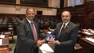 شريف فخرى يطالب برلمانات العالم بسن قوانين لمواجهة الإسلاموفوبيا