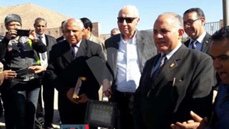 وزير الري يتفقد منشآت