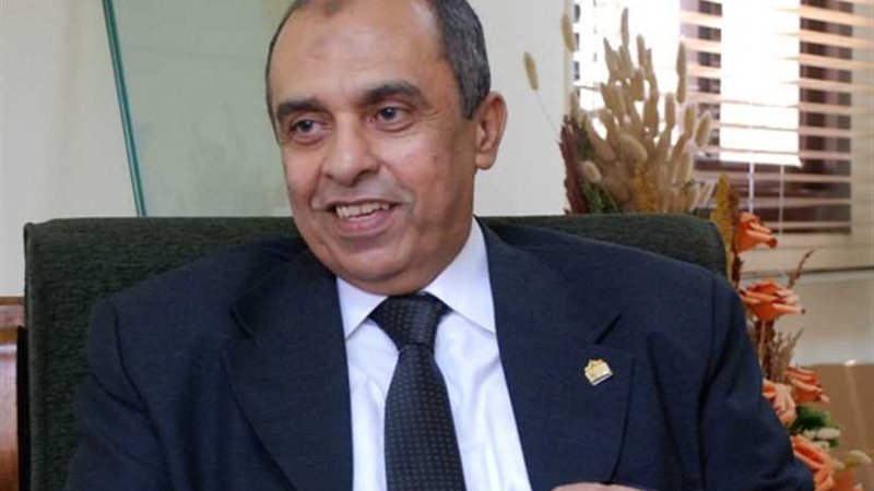 أبوستيت يضمد جراح