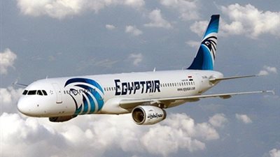 مصر للطيران: قائد الطائرة لديه أكثر من 6 آلاف ساعة طيران.. وفرق من الجيش تبحث عن الطائرة