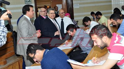 وزير التعليم العالى يتفقد أعمال سير الامتحانات بجامعة عين شمس‎