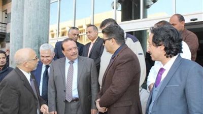 رئيس جامعة طنطا في جولة بكلية الطب والمستشفى التعليمي