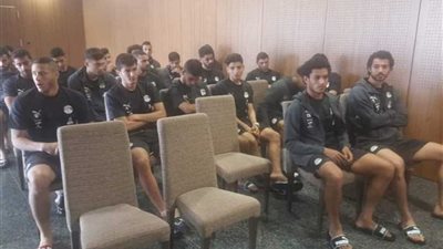 شوقي غريب يجتمع بلاعبي المنتخب الأوليمبي