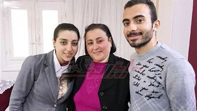 الأم المثالية بأسيوط.. رحلة كفاح استمرت ٢٣ عاما بعد وفاة الزوج.. (صور)