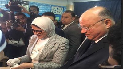وزير الصحة ومحافظ القاهرة يطلقان حملة القضاء على الطفيليات لتلاميذ المدارس