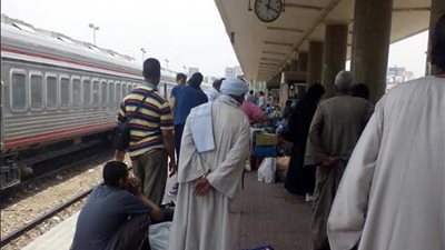 السكة الحديد تحقق في تجاوز قطار محطة سمالوط