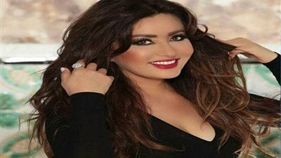 لطيفة تكشف كواليس برنامجها وتحتفل بعيد الأم على 9090