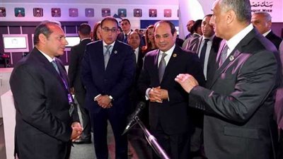 موجز الرابعة.. الرئيس يزور البنك الأهلي بأسوان ... والدولار يواصل الإنهيار أمام الجنيه