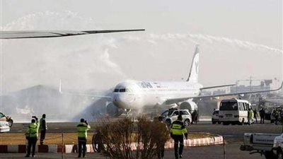 اندلاع حريق بطائرة إيرانية في طهران وعلى متنها 100 راكب 