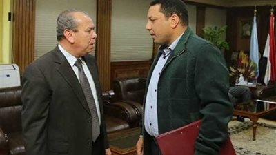 لجنة طبية لعلاج سيدة مسنة في 