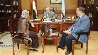 محافظ كفرالشيخ يبحث مشاكل المواطنين