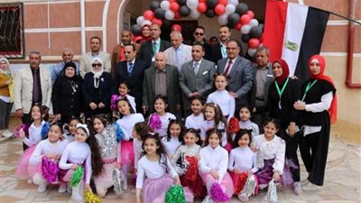 مدرسة الرسالة تكرم الأمهات والمعلمات المثاليات وأسر الشهداء بحضور المحافظ