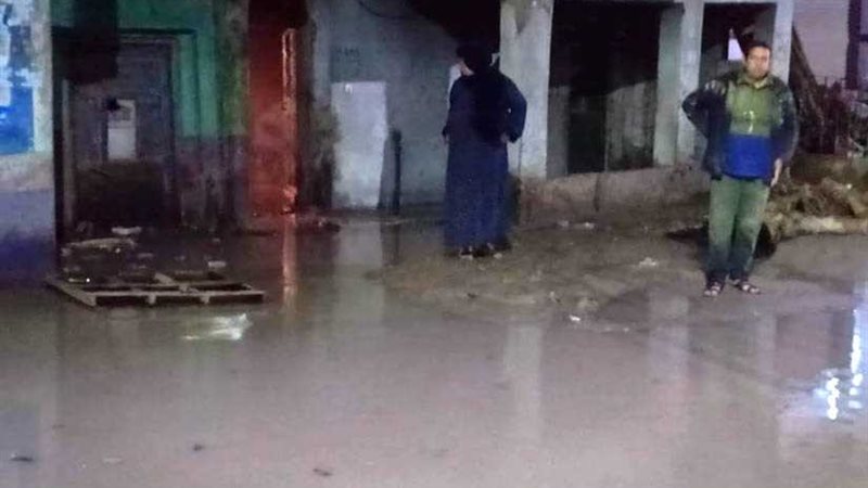 كسر خط مياه ليلاً