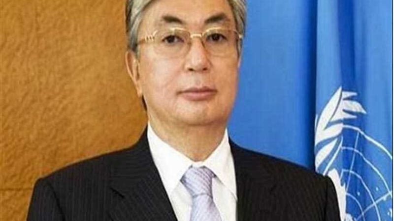 توكاييف يؤدي اليمين