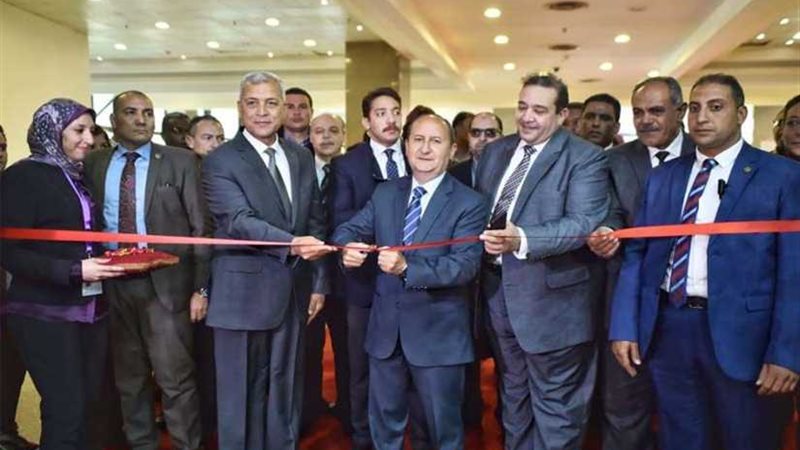 وزير التجارة يفتتح