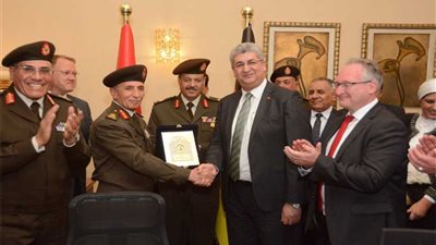 تعاون مصري ألماني لإنشاء مجمع للأسمدة الآزوتية بالسخنة