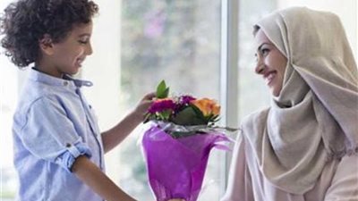 الأم في القرآن مقترنة برضا الله