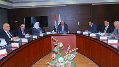 وزير النقل يطالب بتحديث 91 جرارا وشراء 50 آخر