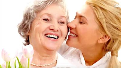 تعرف على سبب الاحتفال بعيد الأم في 21 مارس (فيديو)