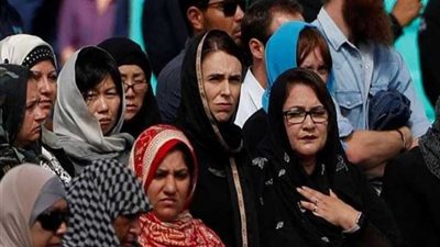 رئيسة وزراء نيوزيلندا تشارك في تشييع شهداء المسجدين