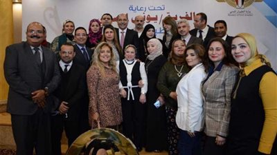 وزير الطيران المدني يكرم 47 سيدة في إحتفالية عيد الأم (صور)