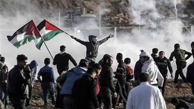 استشهاد فلسطيني إثر استهداف قوات الاحتلال الإسرائيلي للمسيرات السلمية بقطاع غزة