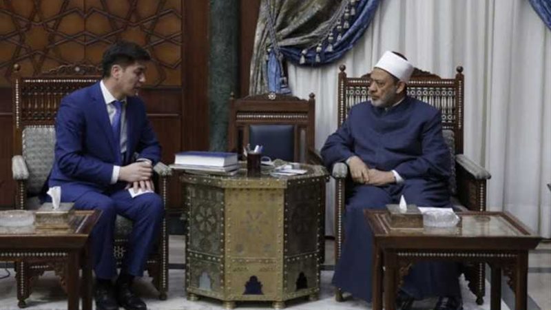 الإمام الأكبر لوفد