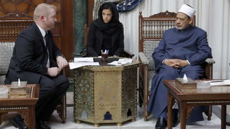 الإمام الأكبر يشيد