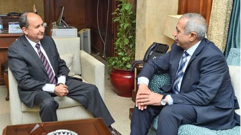 وزير التجارة يبحث