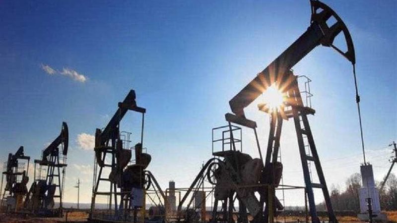 النفط يواصل التراجع