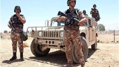 الدفاع التونسية: ضبط 8 أجانب أثناء محاولة اجتياز الحدود مع ليبيا