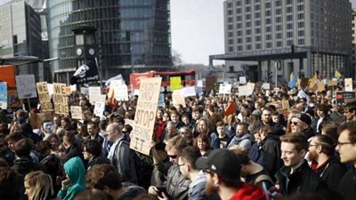 مظاهرات أوروبية لإنقاذ الإنترنت